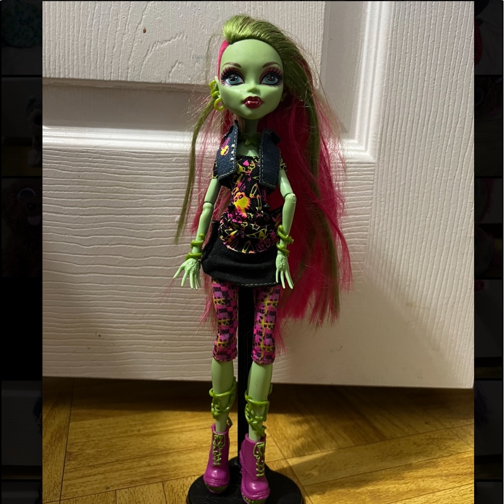 Monster High Venus McFlytrap 10.5-Inch Doll (GOOD CONDITION)